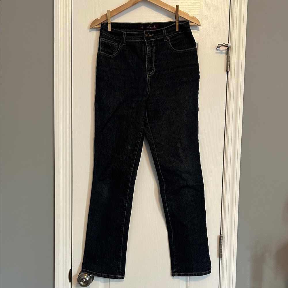 Gloria Vanderbilt Classic Dark Wash Straight Leg  5 pocket Mom Jeans
